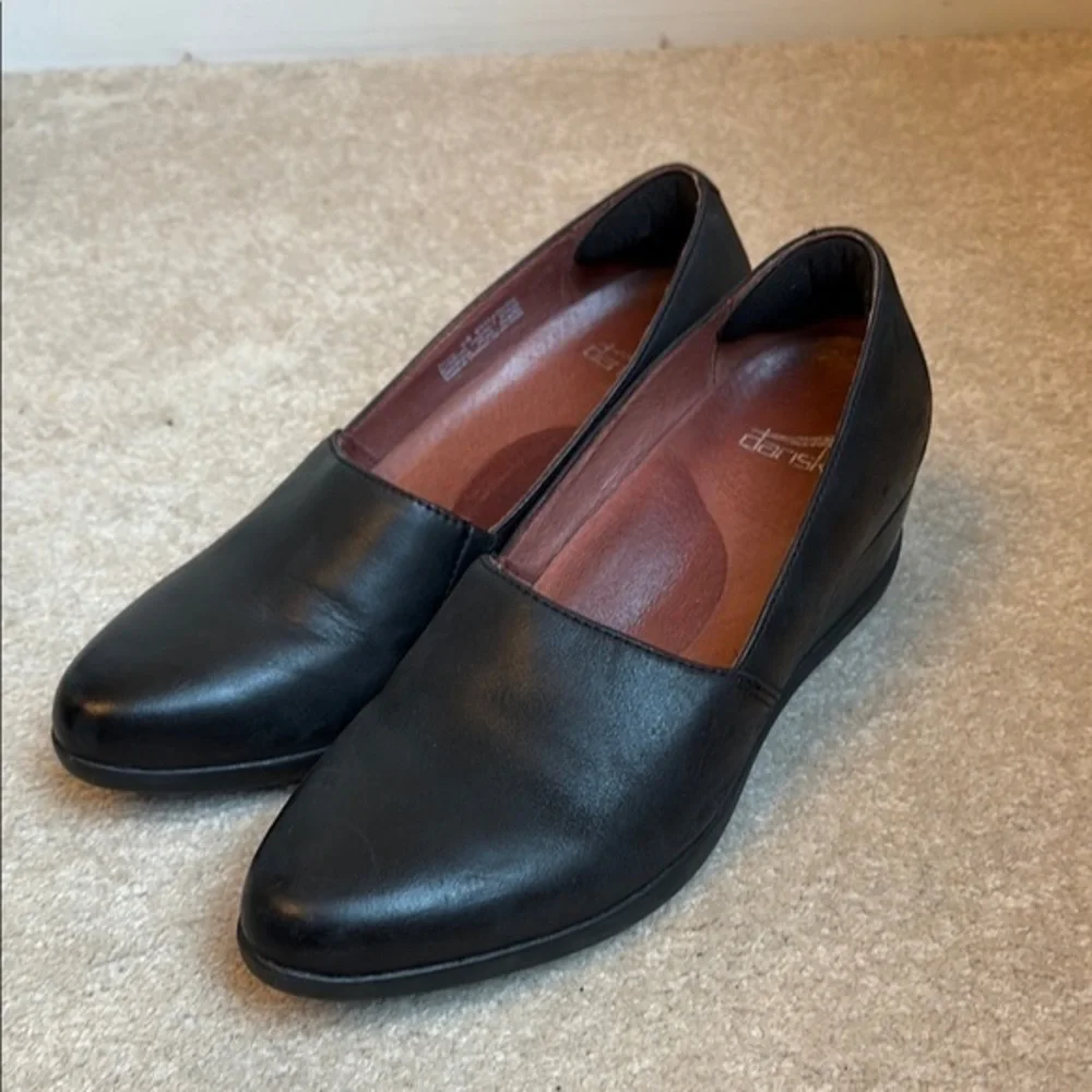 👔 Dansko Leather  Low Heel pointed toe slip one